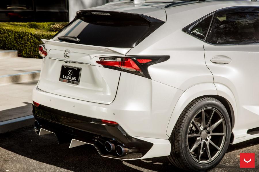Детали экстерьера Lexus NX on Vossen Wheels (VFS1) 2017 года  (фото 25 из 29)